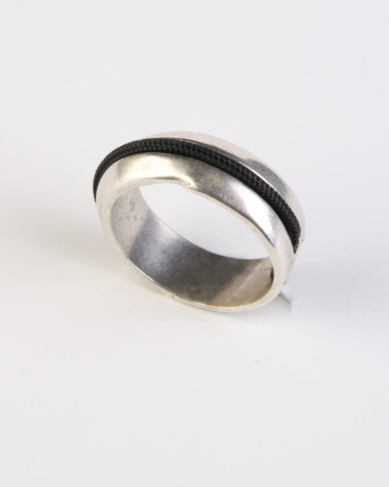 Anillo  "The Line" Negro